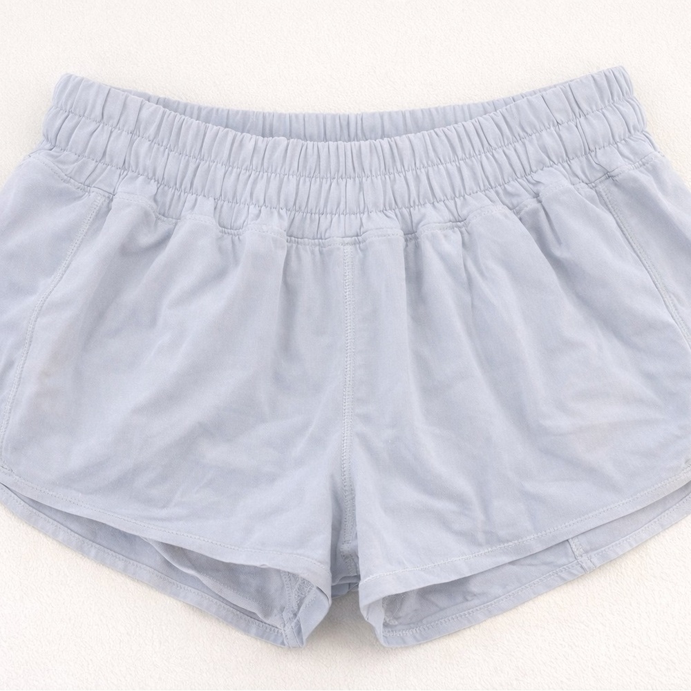 Lululemon Hotty Hot LR Shorts silver lilac 
Size 4